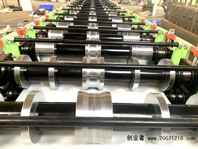 岩棉泡沫复合板机图片☏13831776366中国华泰压瓦机设备有限公司昆明市嵩明县