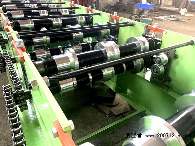 嘉兴复合板机彩钢机械设备☏13833777599中国河北红旗压瓦机设备有限公司赤城县