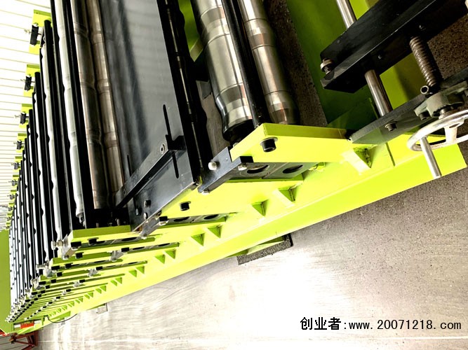 信丰县泊头红旗压瓦机设备有限公司岩棉泡沫复合板机器☏13831776366