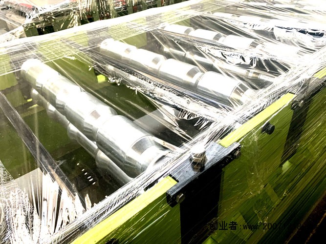 彩钢复合板机器多高☏13831776366山东省青岛市中国河北华泰压瓦机设备有限公司