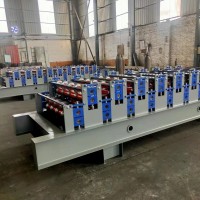河北金辉压瓦机械厂生产840-900的过程上海压瓦机设备厂