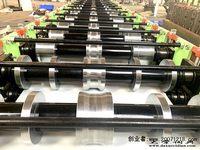 宁波彩钢压瓦机供应商家产家@沧州浩洋高端压瓦机生产厂