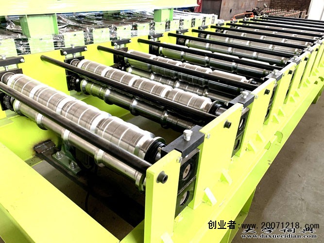 复合彩钢压瓦机价格专业可信赖@中国河北沧州市浩洋高端压瓦机