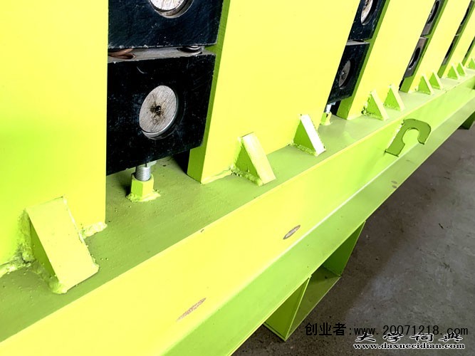 彩钢压瓦机专江生产厂家@河北省沧州浩洋高端压瓦机