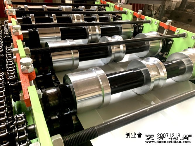 彩钢压瓦机生产厂商定制哪个比较好@中国河北省泊头市浩洋高端压瓦机厂