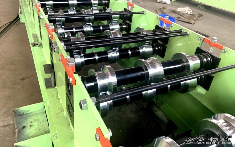 中国河北沧州浩洋机械实体生产厂好用的彩钢压瓦机@生产商