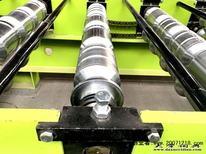 河北沧州浩洋机械实体生产厂嘉兴复合板机彩钢机械价格@厂家