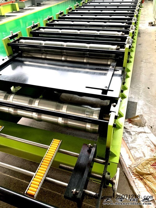 河北沧州浩洋机械实体生产厂嘉兴复合板机彩钢机械价格@生产商